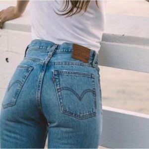 Levi’s Wedgie Straight Cutoff Jeans